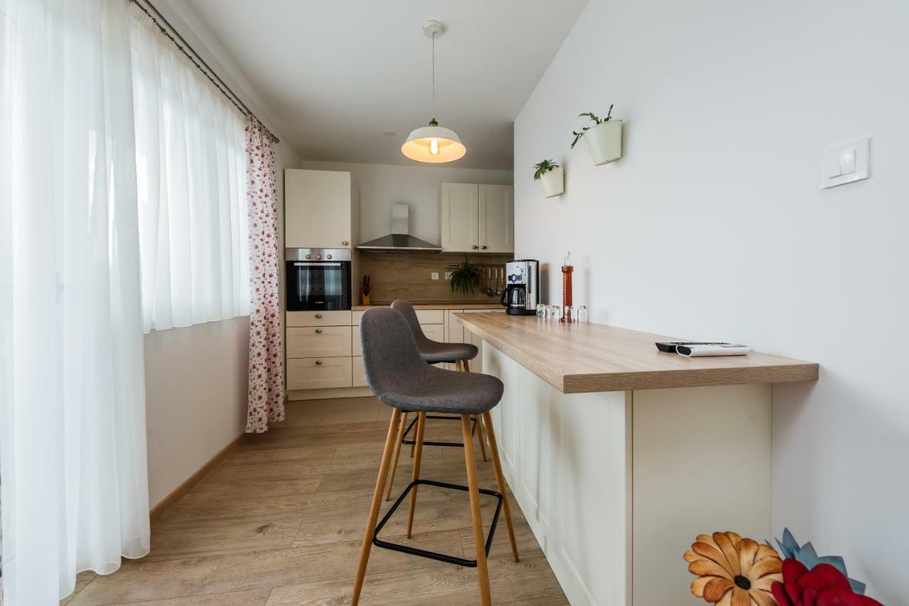 Holiday Home Cherry Tree Zrnovnica Luaran gambar