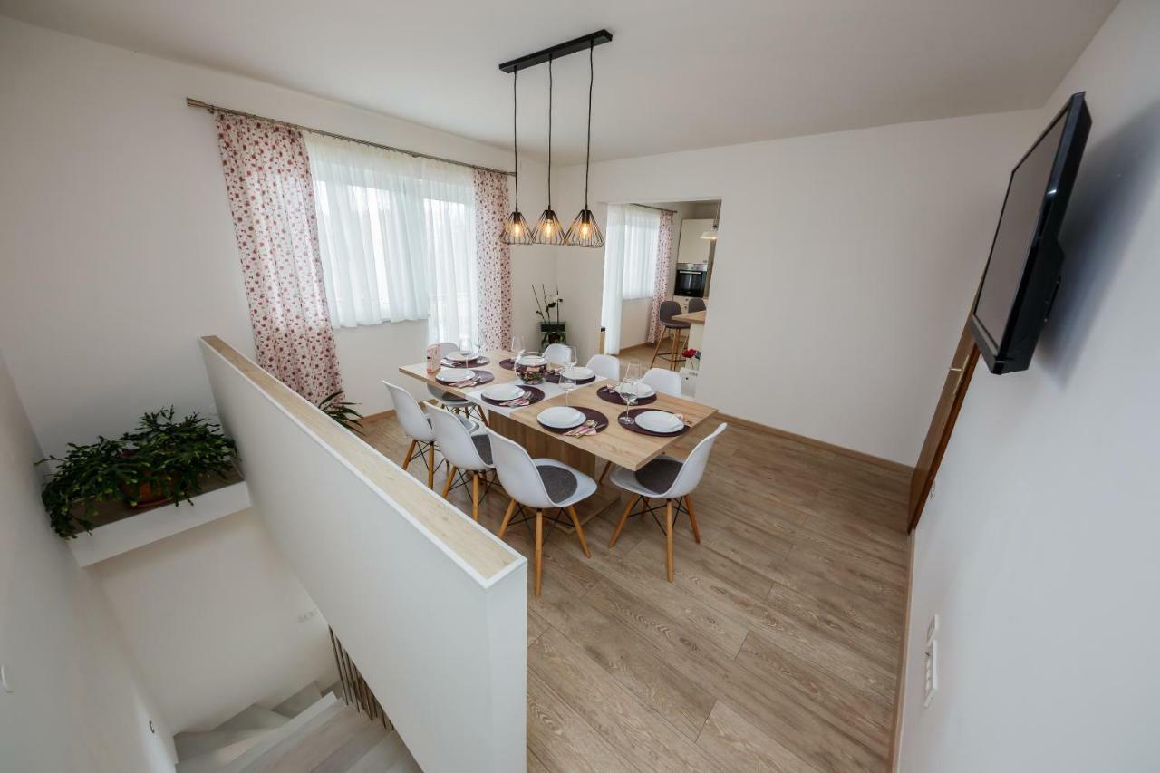 Holiday Home Cherry Tree Zrnovnica Luaran gambar