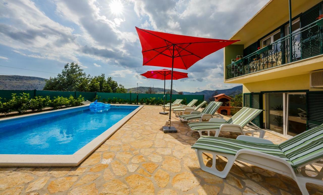 Holiday Home Cherry Tree Zrnovnica Luaran gambar